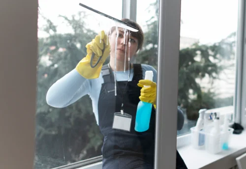 Nettoyage de vitres intérieures et extérieures à l'Houmeau